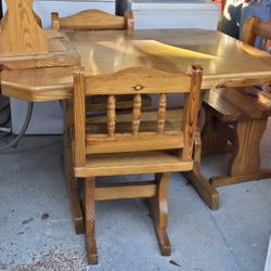 Dining Room Table And Chaire