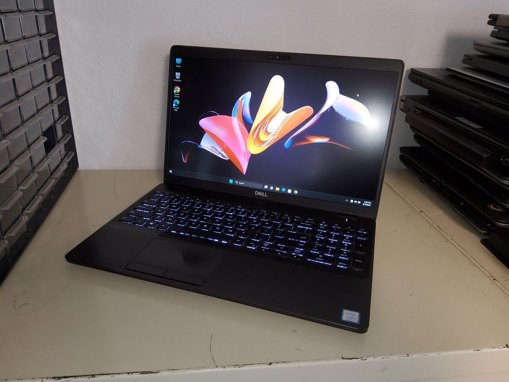 Dell Latitude 5500 15.6" Quad i5-8365U 1.6GHz 8GB 256GB M.2 SSD Win11