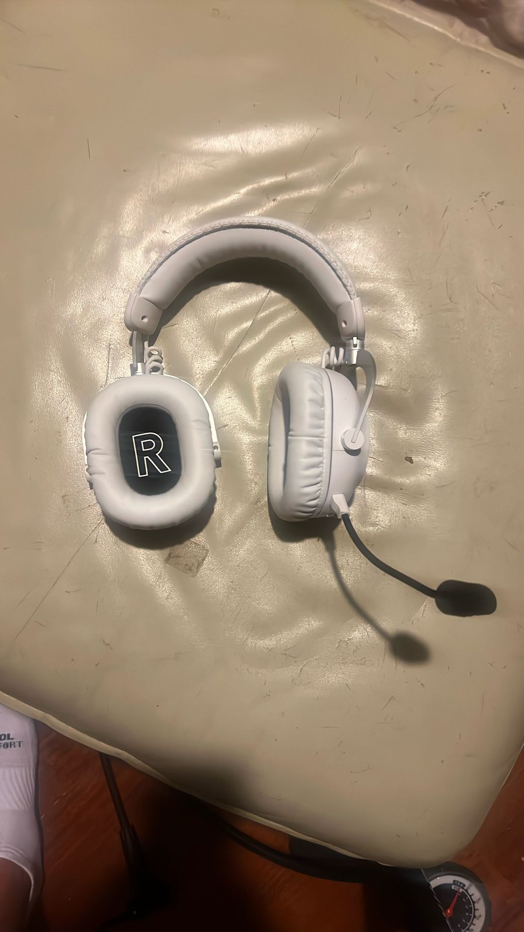 Logitech G PRO LIGHTSPEED Wireless Gaming Headset Detachable Boom Mic 50mm Graphene Drivers DTS:X Headphone 2.0——7.1 Surround Sound, Bluetooth/USB