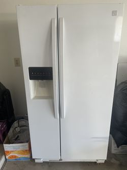 Kenmore Refrigerator side by side