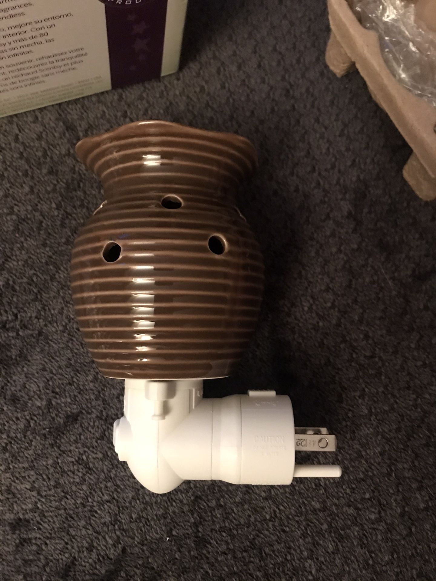 Scentsy Groovy Brown Wall Plug-in Nightlight Mini Wax Warmer