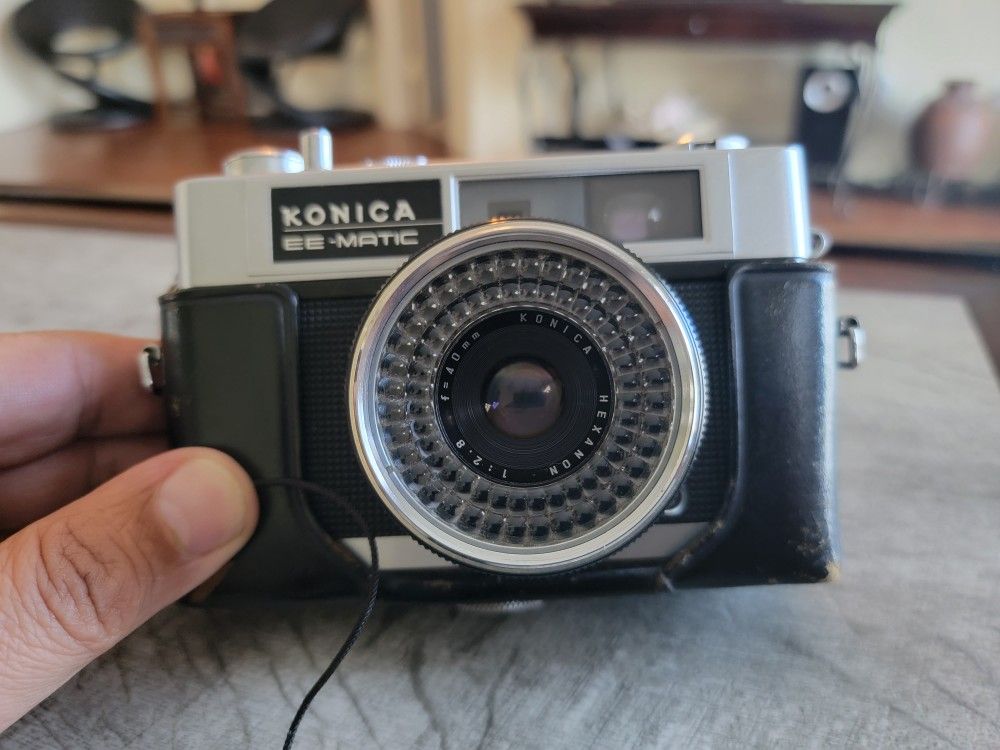 Konica EE-Matic Deluxe Rangefinder 35mm Film Camera 40mm f2.8 Lens
