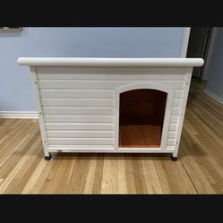 Very Nice Dog house 