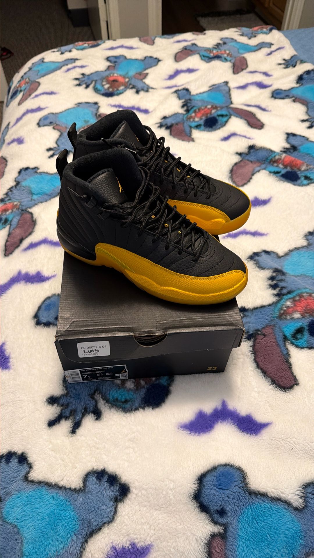 Retro 12 Black And Yellow Size 7 Men 8.5 Women