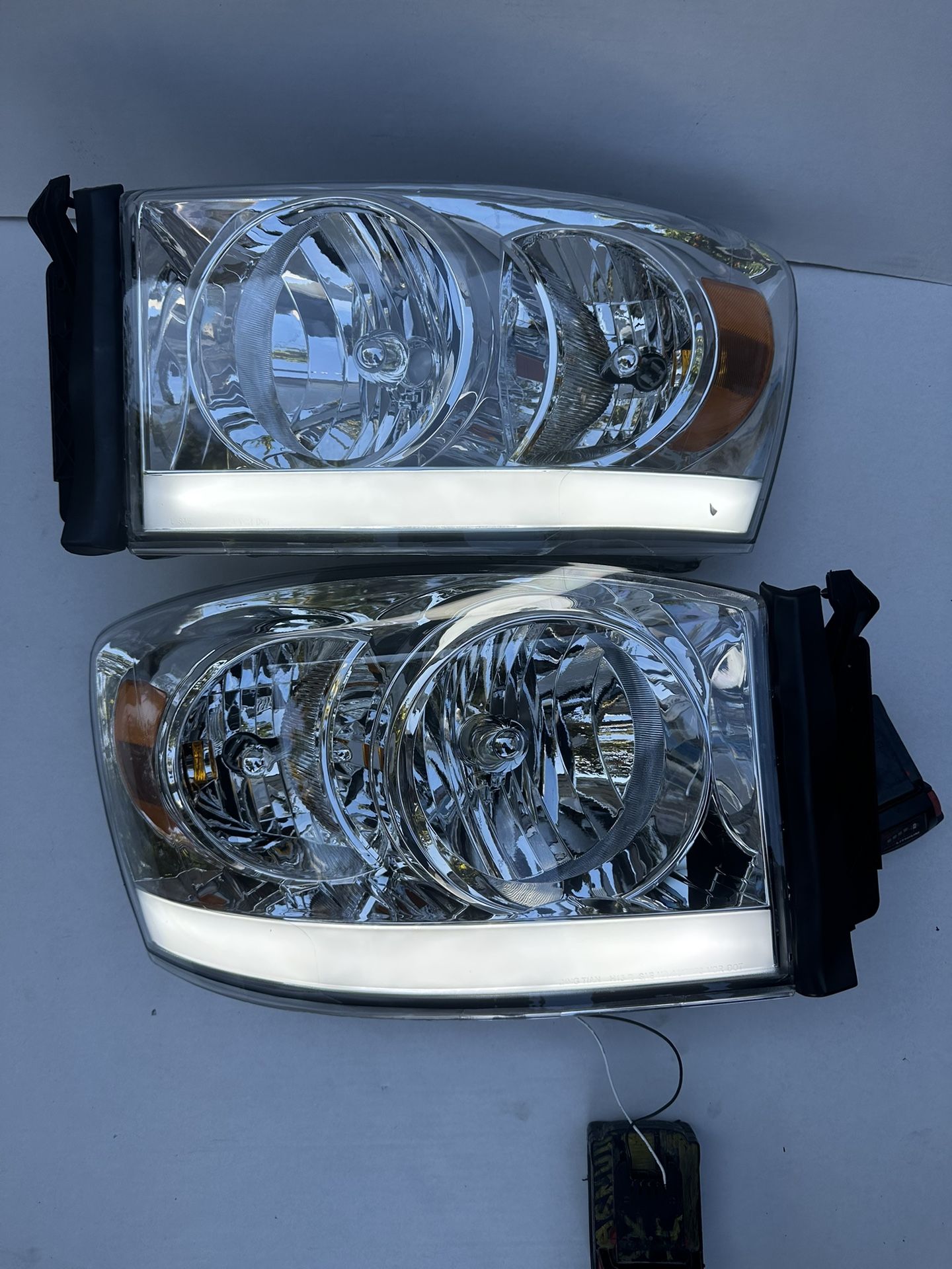 Dodge Ram 1500/2500/3500 Headlight Year 2006-2009