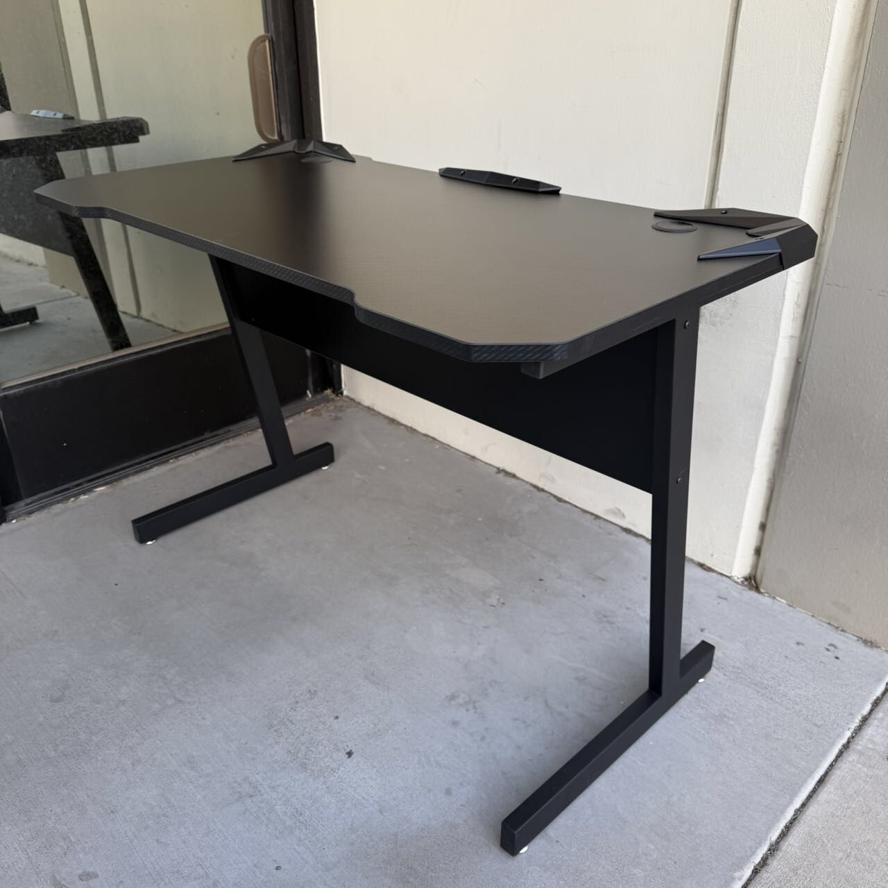 New In Box 44x24x30 Inch Tall Gaming Gamer Office Heavy Duty Design Game Table Desk Furniture