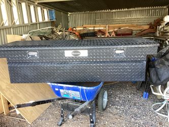 Tool Box  for Full Size Truck Bed.    Universal Fit. No Dents or Scrapes