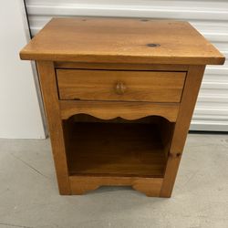 Broyhill Solid Wood End Table/Nightstand (1)