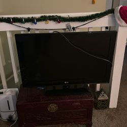 32 Inch LG TV 