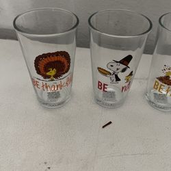4 Snoopy Drinking Glasses Peanuts