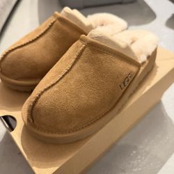 Kids Uggs Sz 1 
