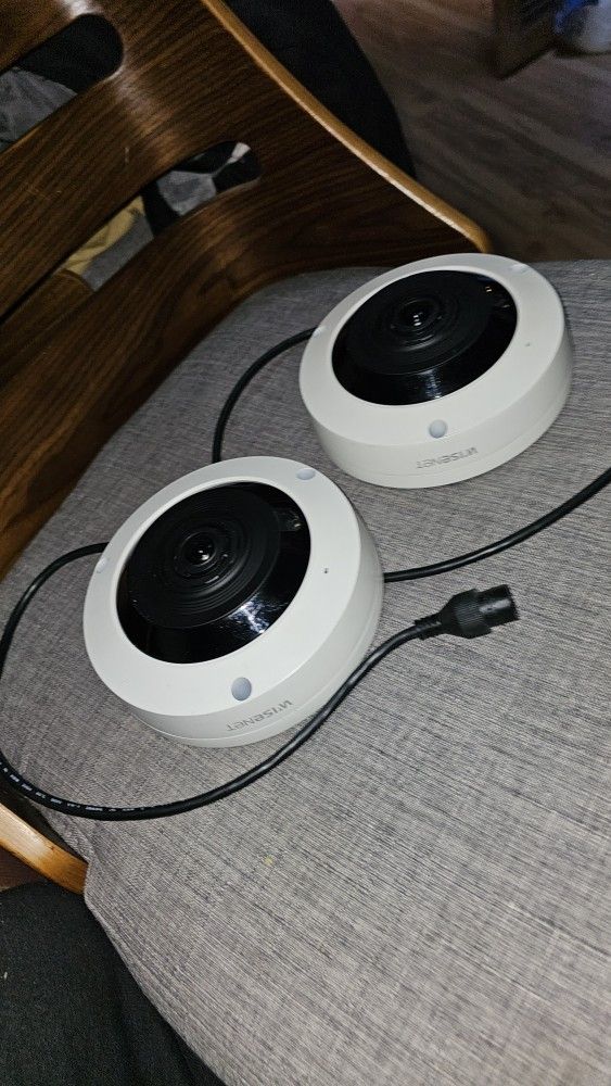 2 Wisenet Security Cameras