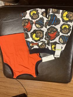 New 2 piece trukfit 3/6 months short set. With tags.