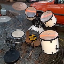 Ludwig 5 Peice Drum Set