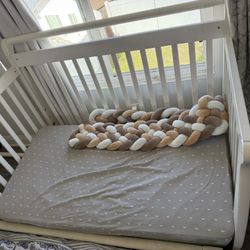 Baby crib, includes mattress and safety rail.