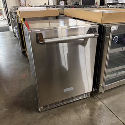 Hestan Aspire  ERS24 24 Inch Outdoor Refrigerator
