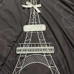 Eiffel tower wall decor