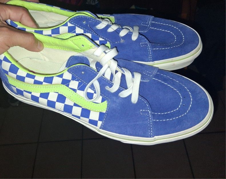 vans size 10.5 shoes 40 dollar each cada una