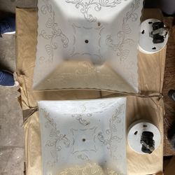 Two light features different size