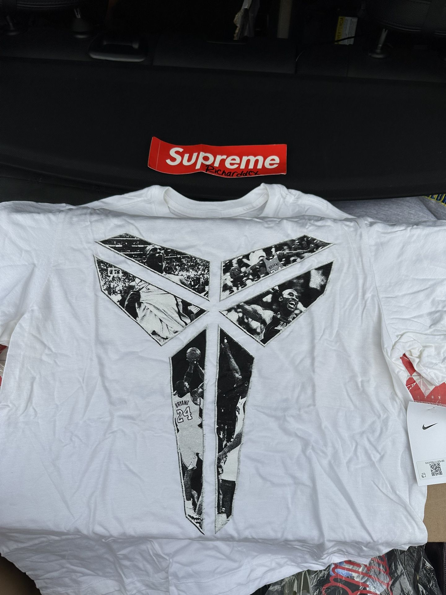 Size Medium - White Kobe T-Shirt Black Mamba