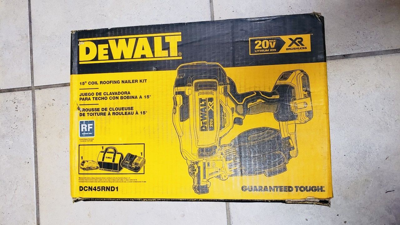 New Dewalt 20V MAX 15-Degree Roofing Nailer Kit (1) Battery (1) Charger & Tool Bag. $340