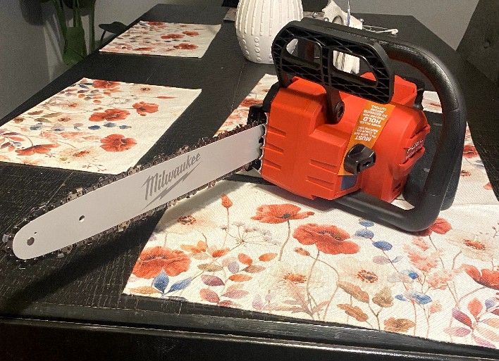 Milwaukee M18 FUEL 16" 18 V Lithium Ion Brushless Battery Chainsaw TOOL ONLY