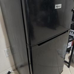 Hanai Mini Fridge With Freezer