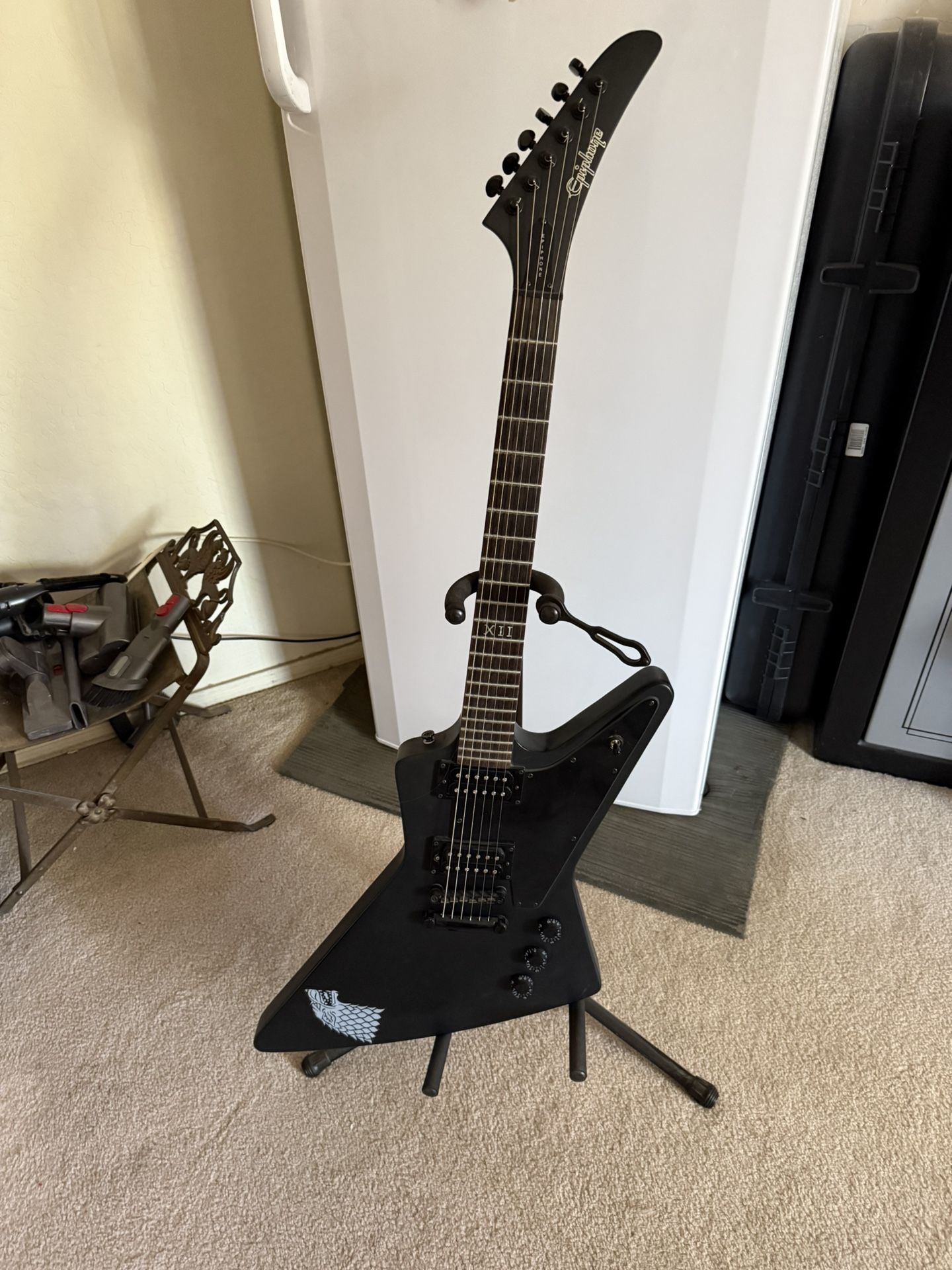 Epiphany Explorer Guitar W/case flat Black