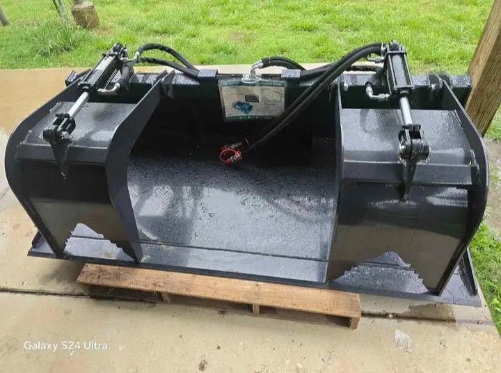 Wolverine 72 Grapple Bucket