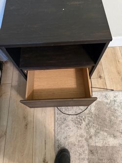 Corner table