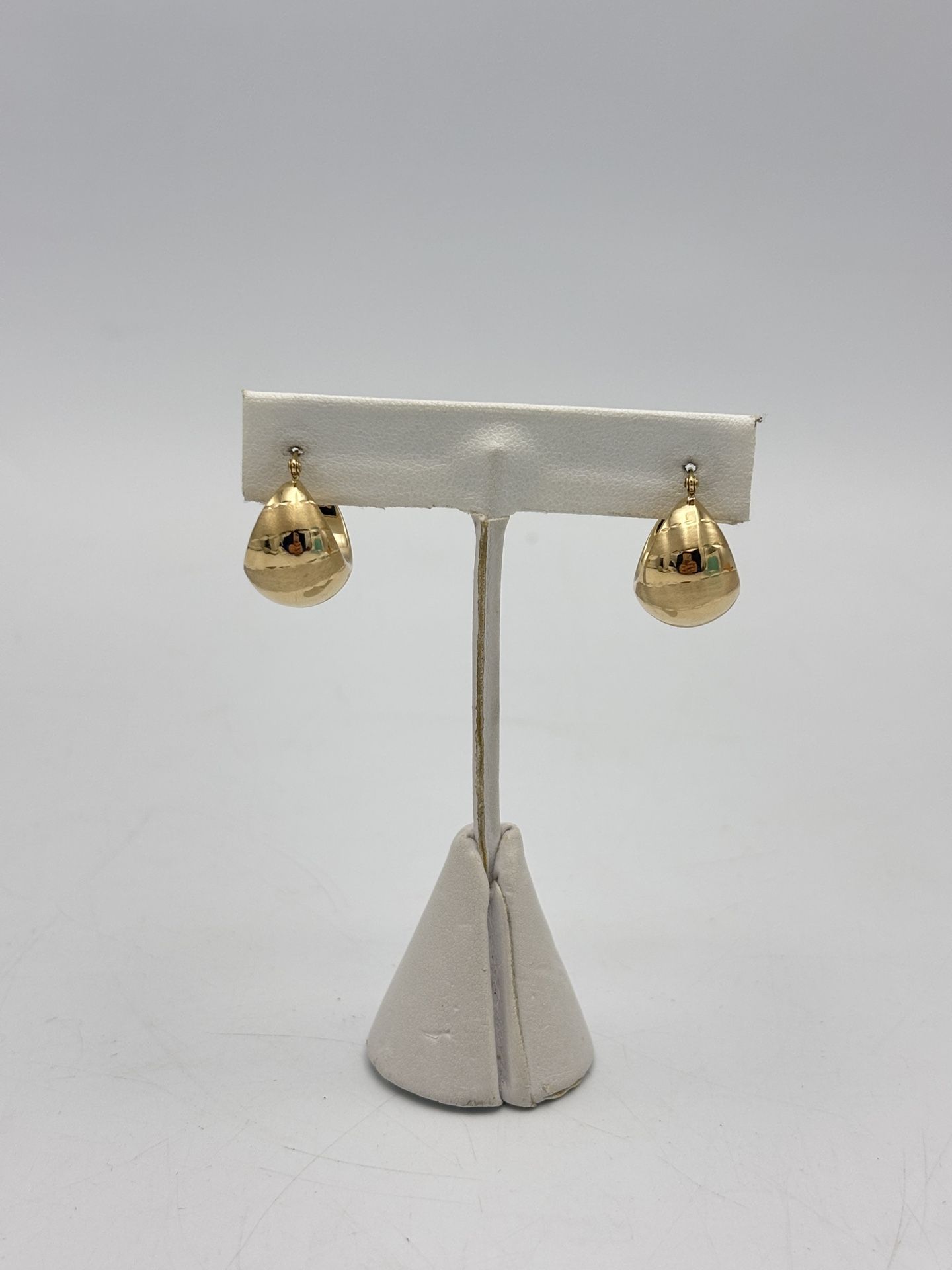 18kt YG Huggie Earrings