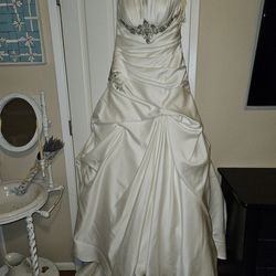 Bridal Gown *NEW*