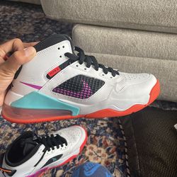 Jordan Mars 270 Hyper Violet