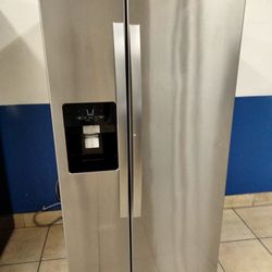 Whirlpool 33"Wide Refrigerator 