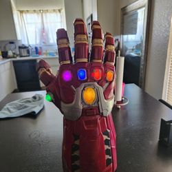 Iron Man Thanos Gauntlet 