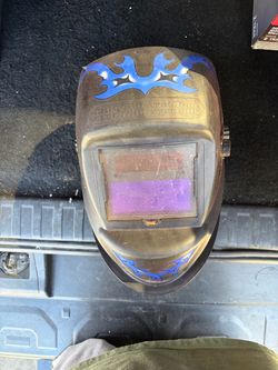 Welding helmet