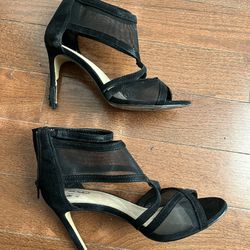 Black heels Size 8 US