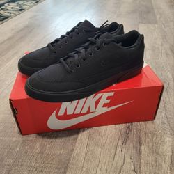 New Men's Nike Canvas Shoes (Size 9.5)