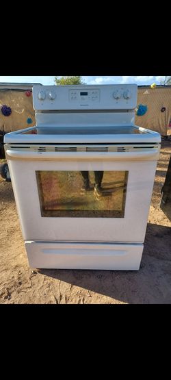 STOVE WHIRLPOOL  ELECTRIC VERTING WORKS VERY CLEAN DELIVERY AND INSTALLATION AVAILABLE