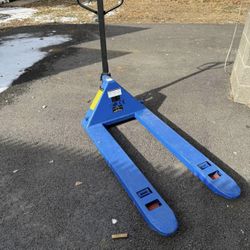 5000 Lb Pallet Lift With Plastic pallets