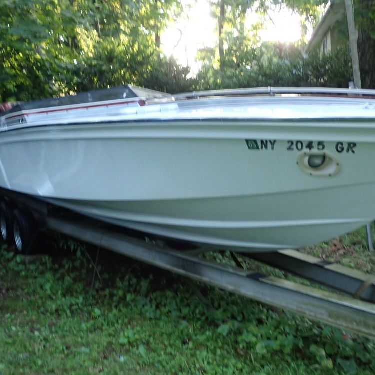 1986 28'  Cigarette Clone Race Boat Price Reduction First $16K Takes It!