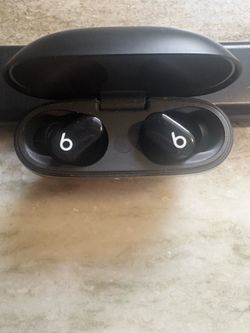 Beats Studio Earbuds w/ Charging Case