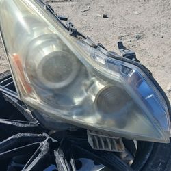 2013 Infiniti G37 Sedan Right Headlight Xenon includes ballast and bulb 