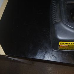 Dealt 12.0 Volt Rightt Angle Drill