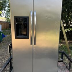 GE Refrigerator 