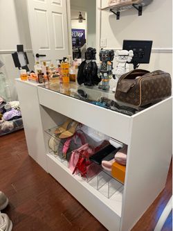 Closet Island with Drawers