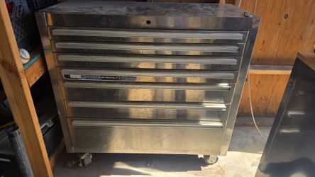 Tool chest