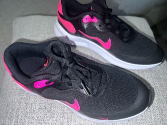 Nike size 5 Youth