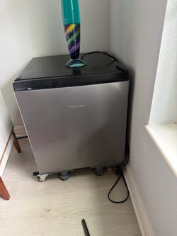 Mini fridge