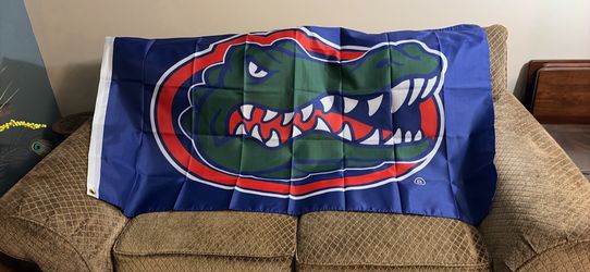 NEW 3 X 5 FLORIDA GATORS FLAG ( OTHER TEAMS AVAILABLE)